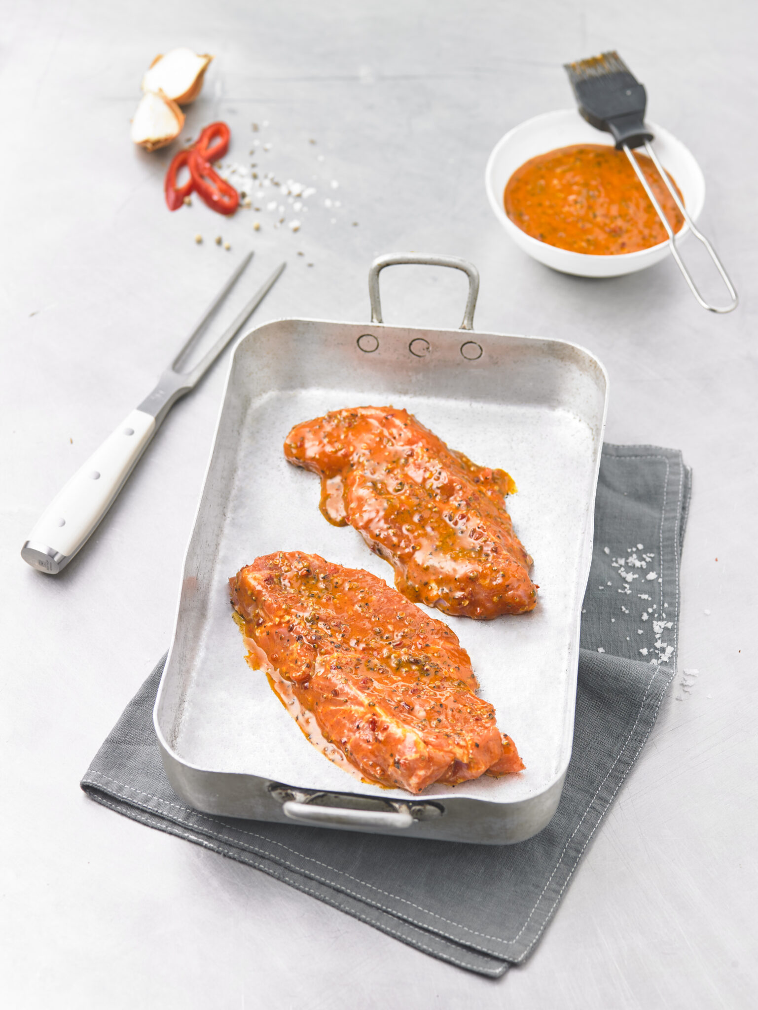 09 2019 Schweinenacken mariniert Zwiebel Paprika hoch 03