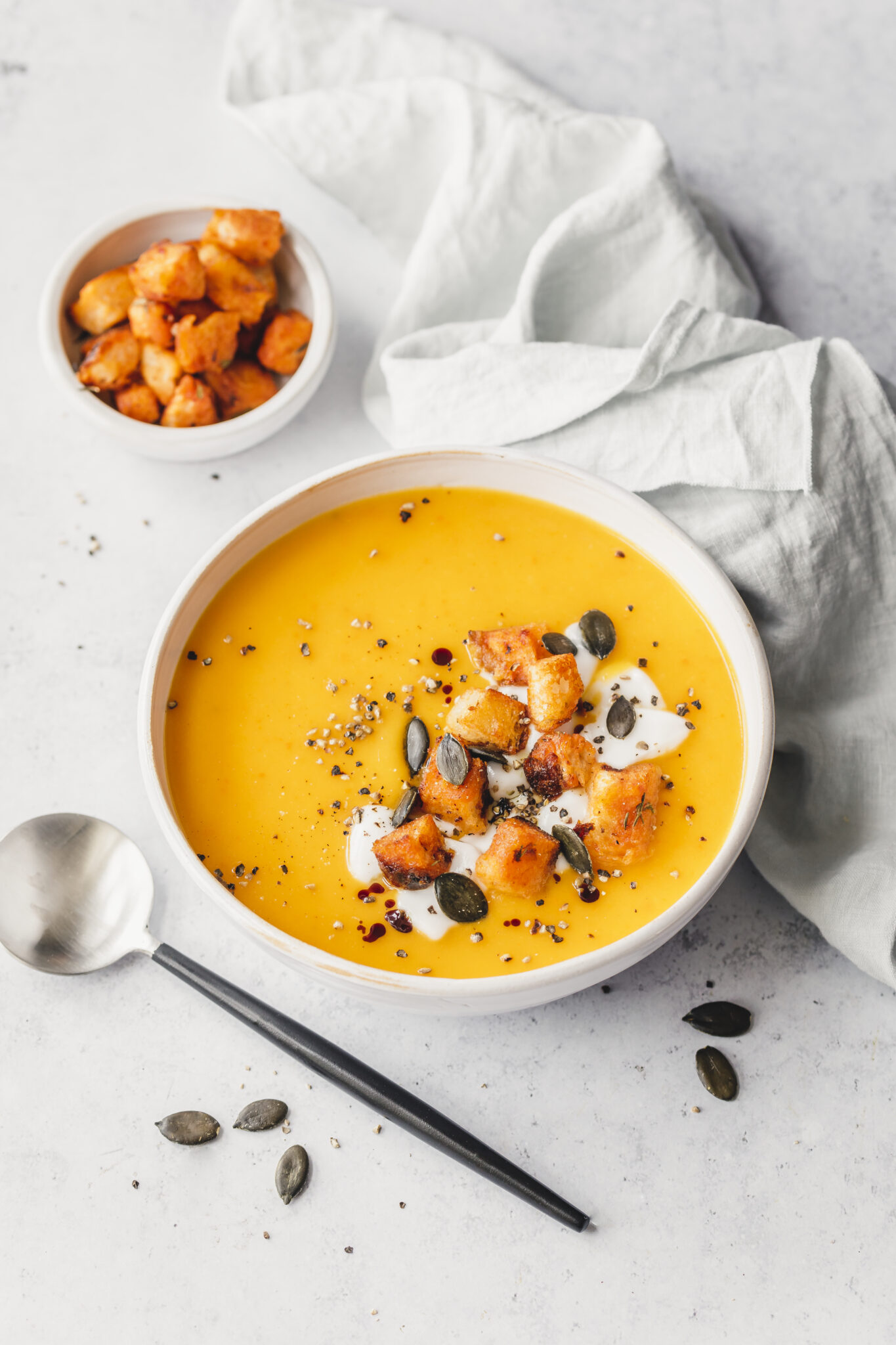 Eat this Hela Rezepte Oktober Kuerbissuppe mit Ketchup Croutons 1
