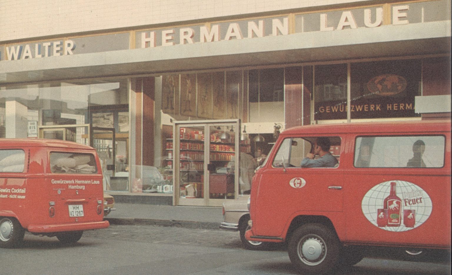 Kleintransporter alt vorm Laden